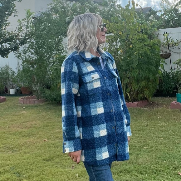Soft surroundings blue plaid dealto shacket with pockets size medium - Picture 4 of 14
